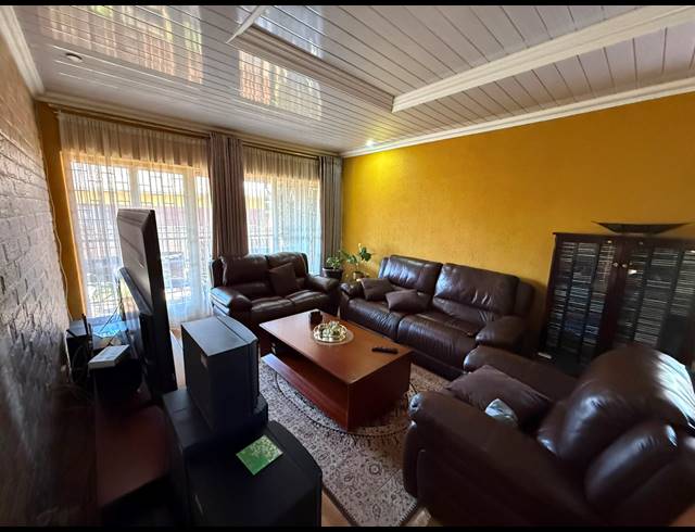 4 BEDROOM HOUSE FOR SALE IN VANDERBIJLPARK CE 3